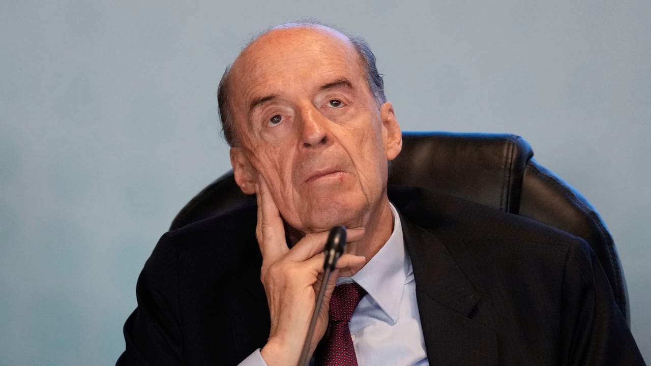 Excanciller Álvaro Leyva.