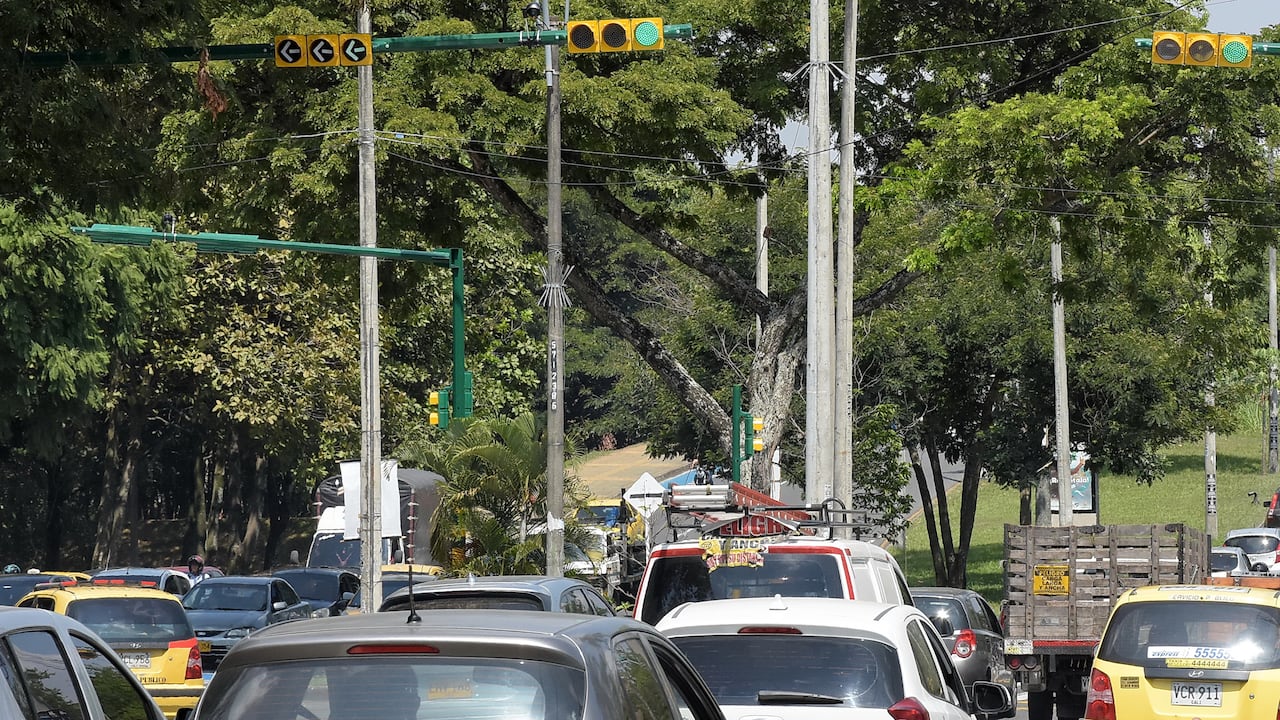 Polémica ha generado entre los caleños la instalación de los semáforos inteligentes, Presto que su función era mejorar la movilidad y a los ciudadanos no les parece que de resultados.