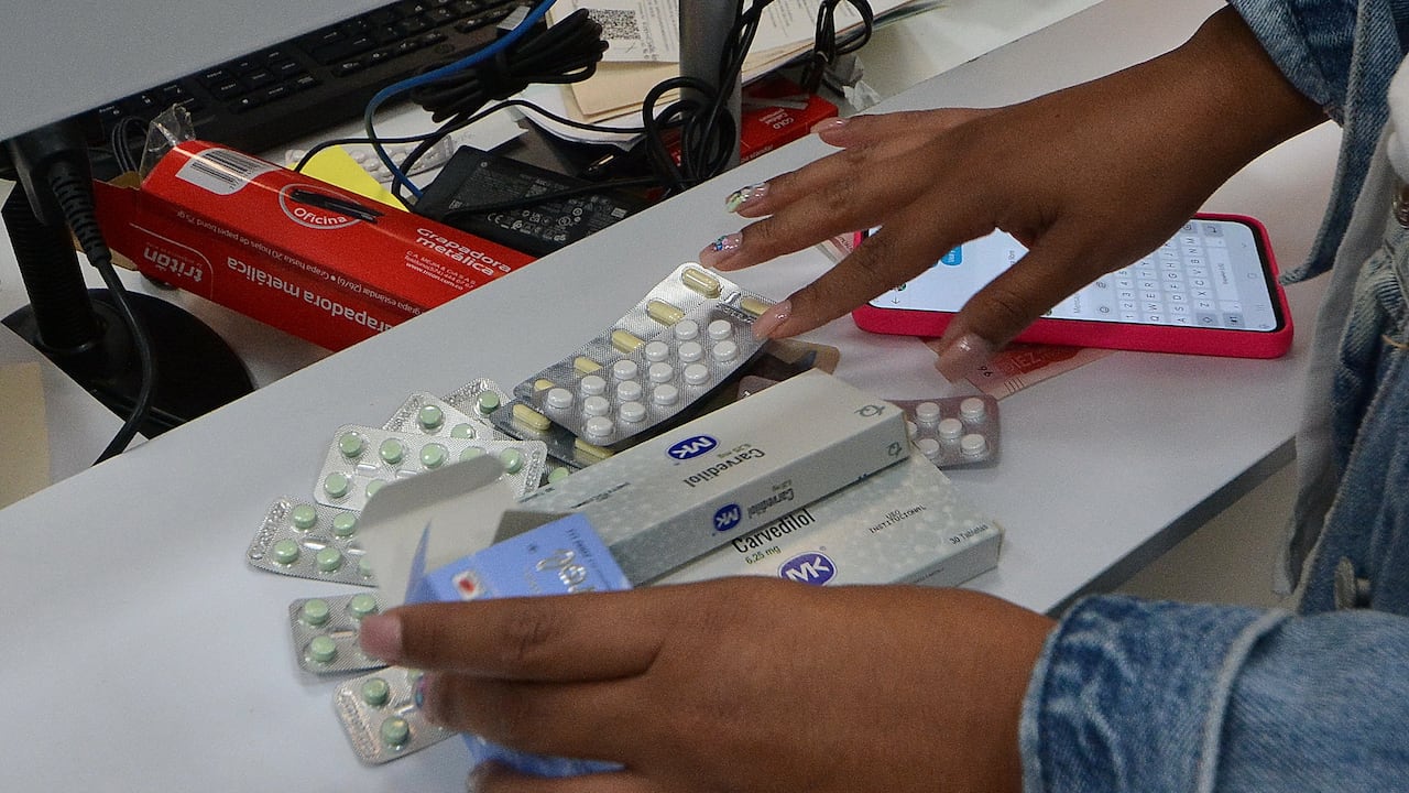 Desde este viernes, 28 de marzo, los usuarios de la Nueva EPS podran reclamar sus medicinas en el nuevo dispensario de Disfarma en el barrio Tequendama. Foto Jorge Orozco.