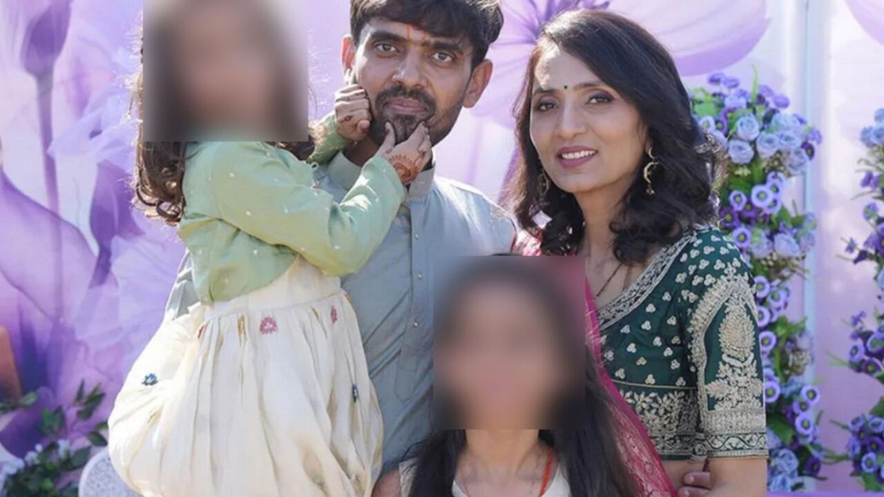 Arjun Patoliya había viajado a la India para cumplir con los rituales funerarios y esparcir las cenizas de su esposa Bharti. Aquí, junto a sus hijas