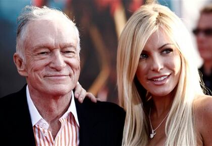 Hugh Hefner y la modelo Crystal Harris.