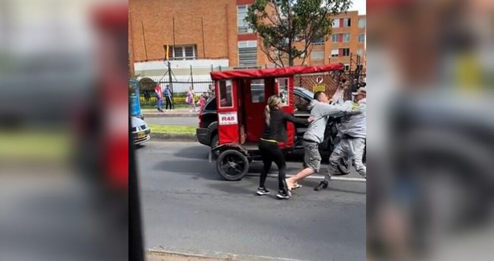 El bicitaxista se fue a los golpes con conductor de la camioneta