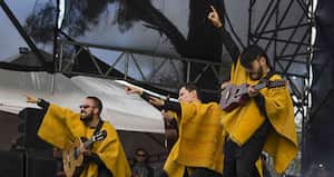 Estos bogotanos hicieron una reinterpretación, en formato de carranga, del himno de Kiss ´I Was Made For Loving You´. Su versión se hizo viral.