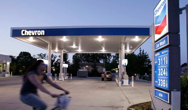 Chevron pretende aumentar sus recompras de acciones en 2.500 millones de dólares, hasta alcanzar los 20.000 millones de dólares al año,