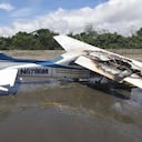Se desconoce el paradero de los tripulantes de esta avioneta, la cual se incineró durante el aterrizaje forzoso.