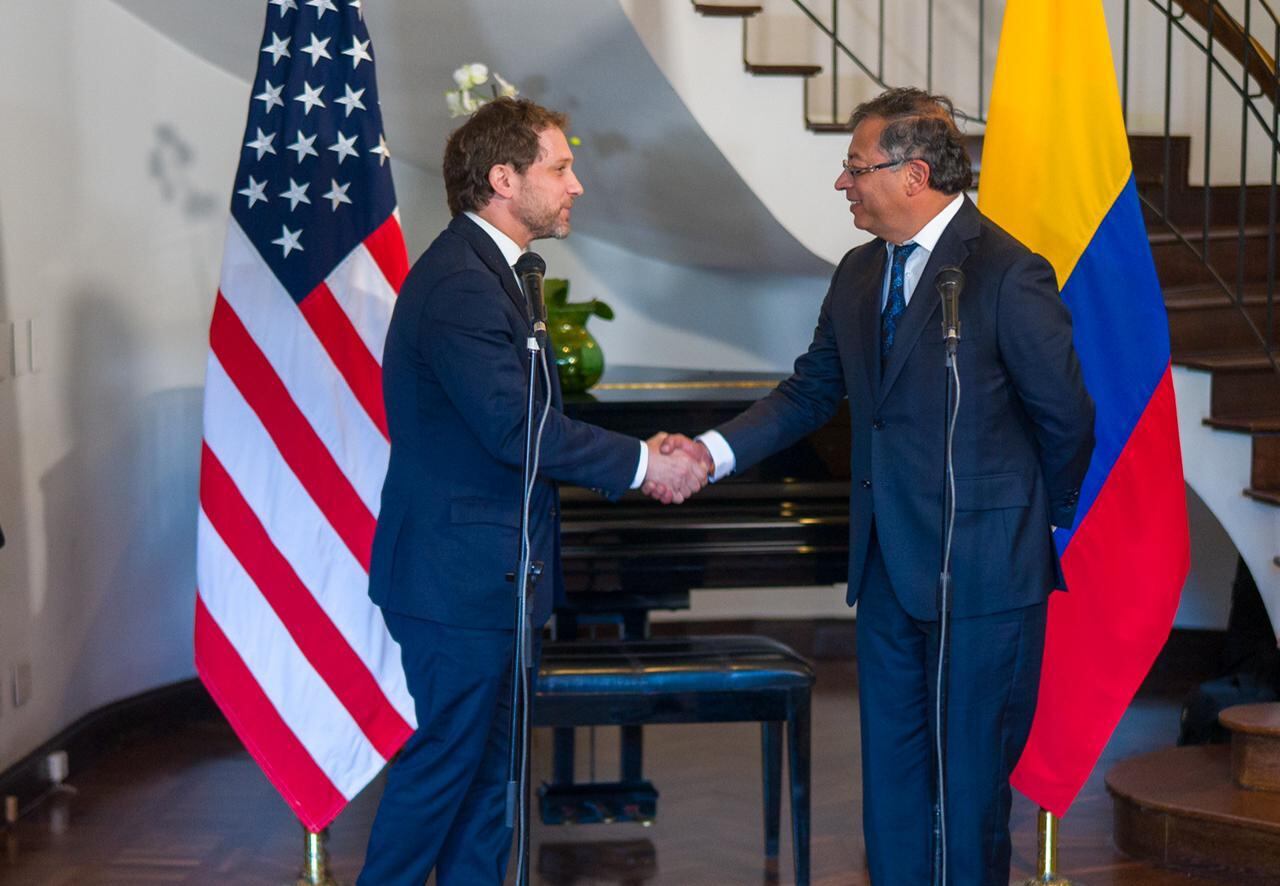 Gustavo Petro y Jonathan Finer.
