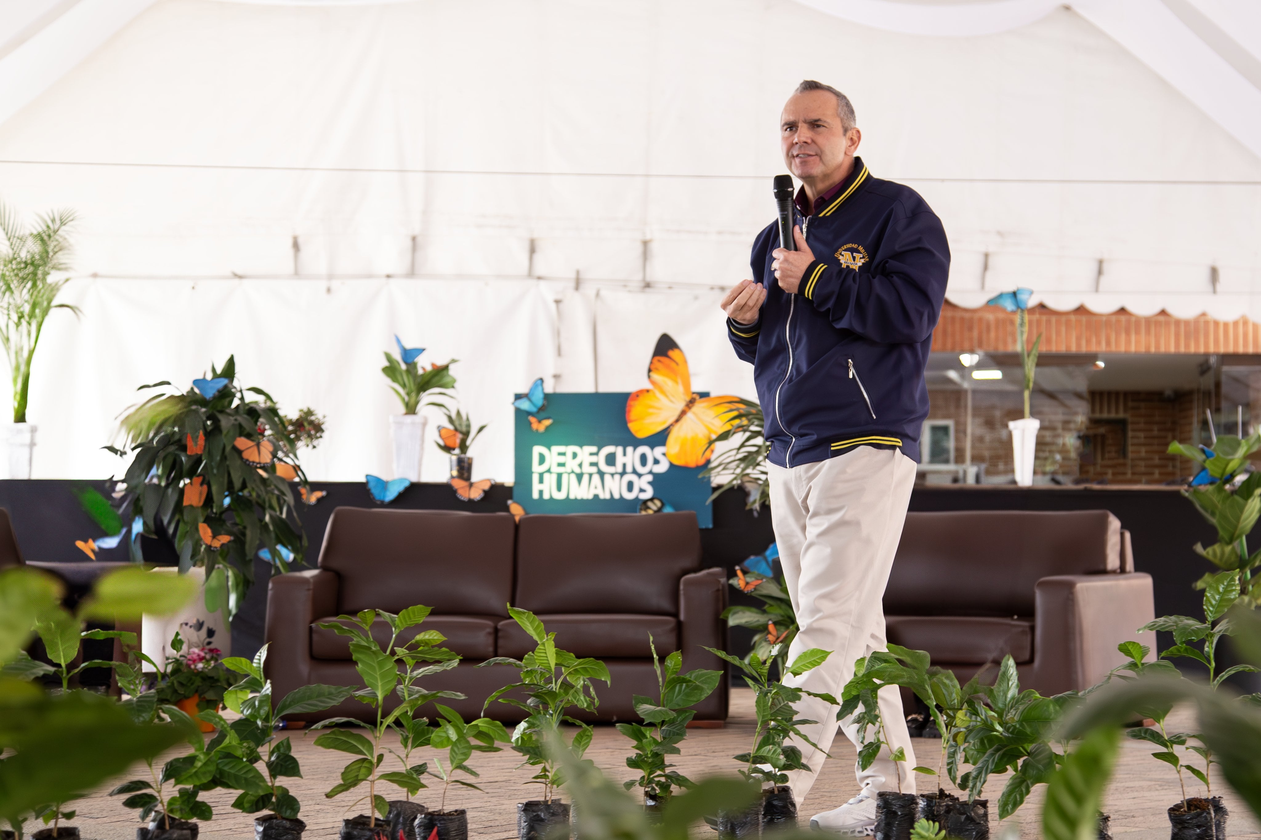 Mayor General (R) 
Javier Alberto Ayala Amaya*