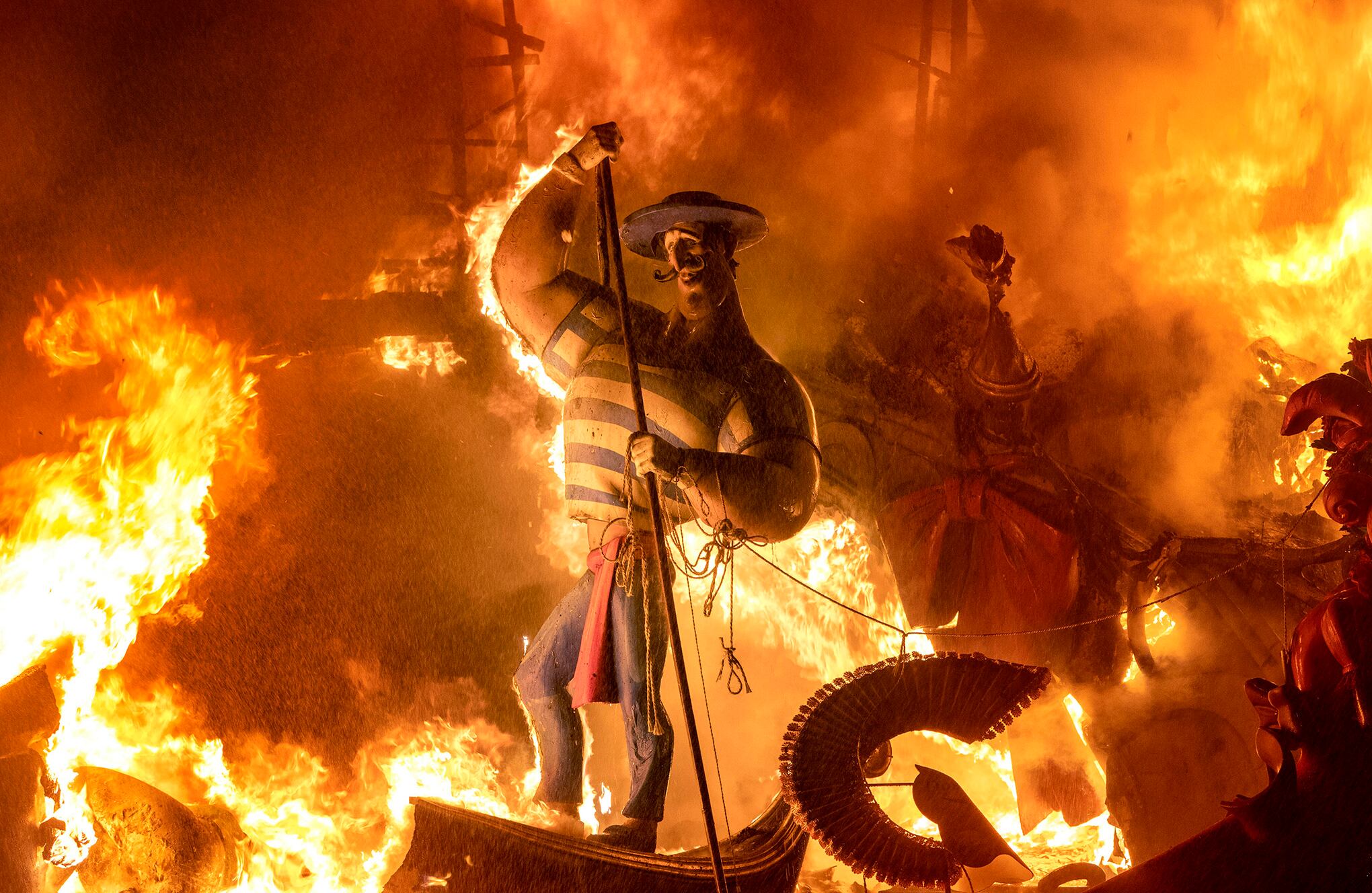 En Imágenes La quema de las Fallas del festival Valencia España.