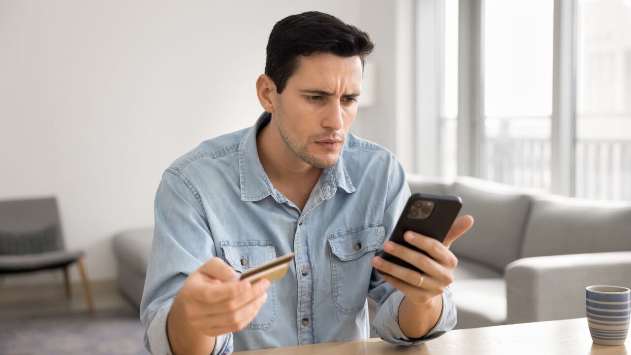 Muchos ataques de malware aprovechan vulnerabilidades conocidas en sistemas operativos y aplicaciones desactualizadas.