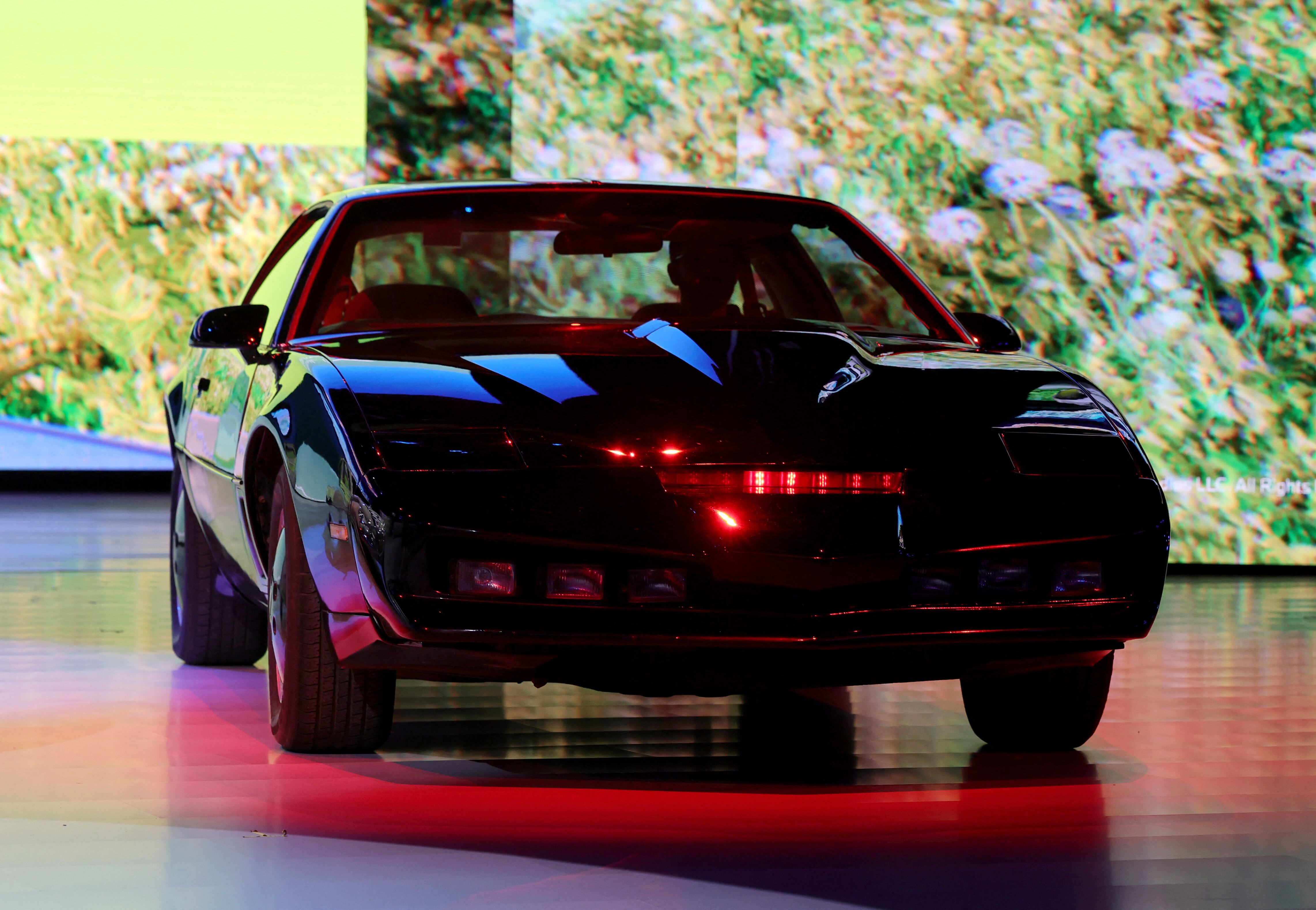 Para exponer el concepto de autos inteligentes se llevó al CES una réplica de 'Kit', de la serie de TV "Knight Rider"