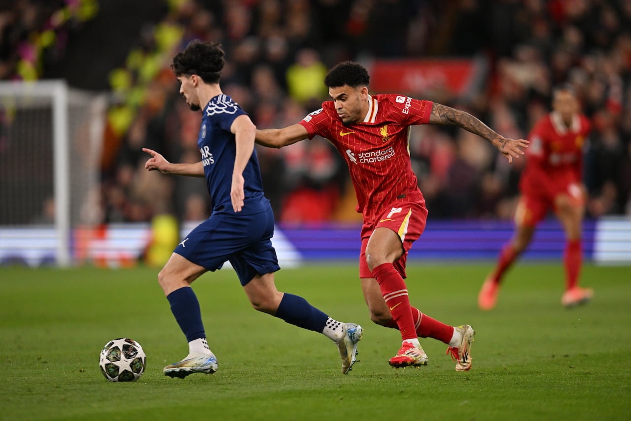 Vitinha y Luis Díaz ya se han visto: en la imagen, por ejemplo, en partido de Champions entre PSG y Liverpool.