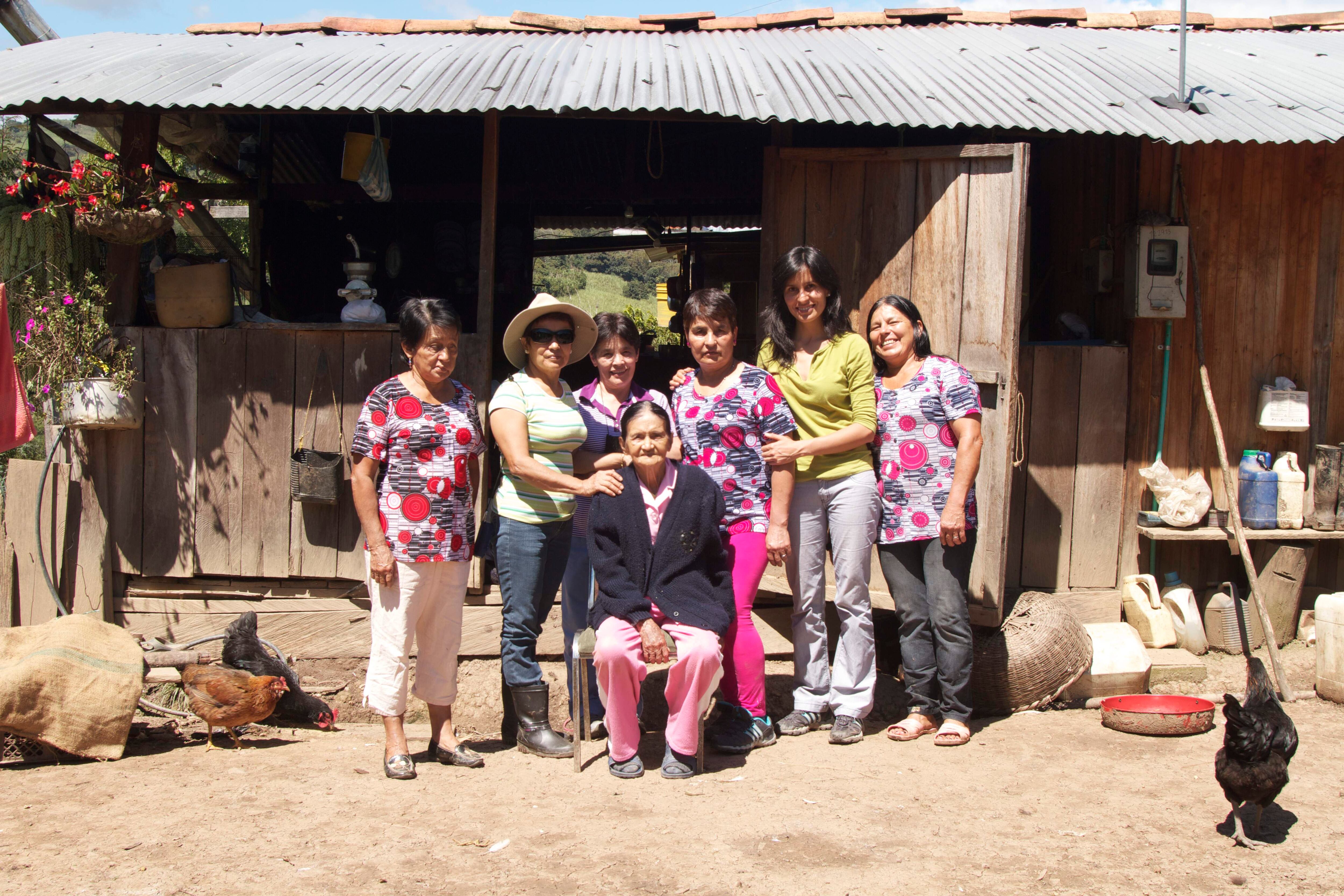'Nosotras' es un documental sobre empoderamiento de Emilce Quevedo, que da voz a las mujeres de su familia y libera sus traumas.