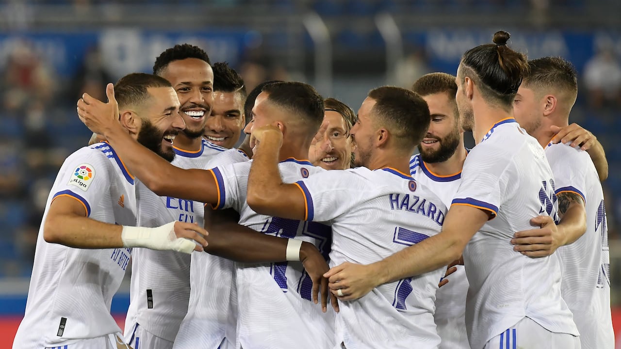 El conjunto 'merengue' mueve sus últimas fichajes en el cierre del mercado de fichajes.