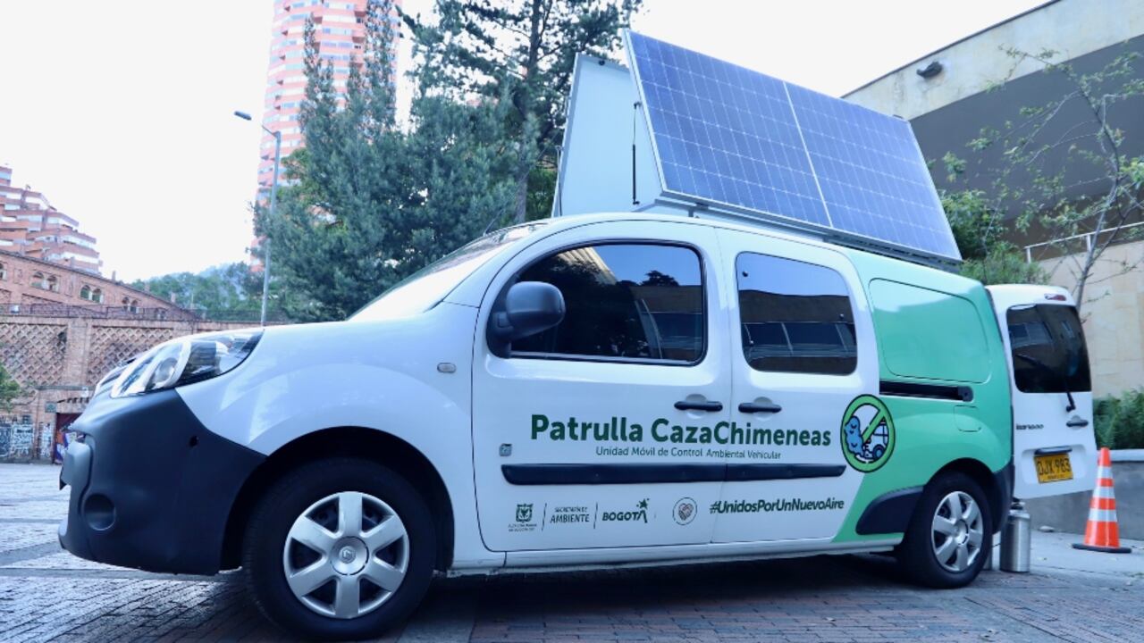 La cazachimenea es una estrategia de la administración distrital para hacer control y seguimiento a las emisiones generadas por los vehículos en la ciudad.