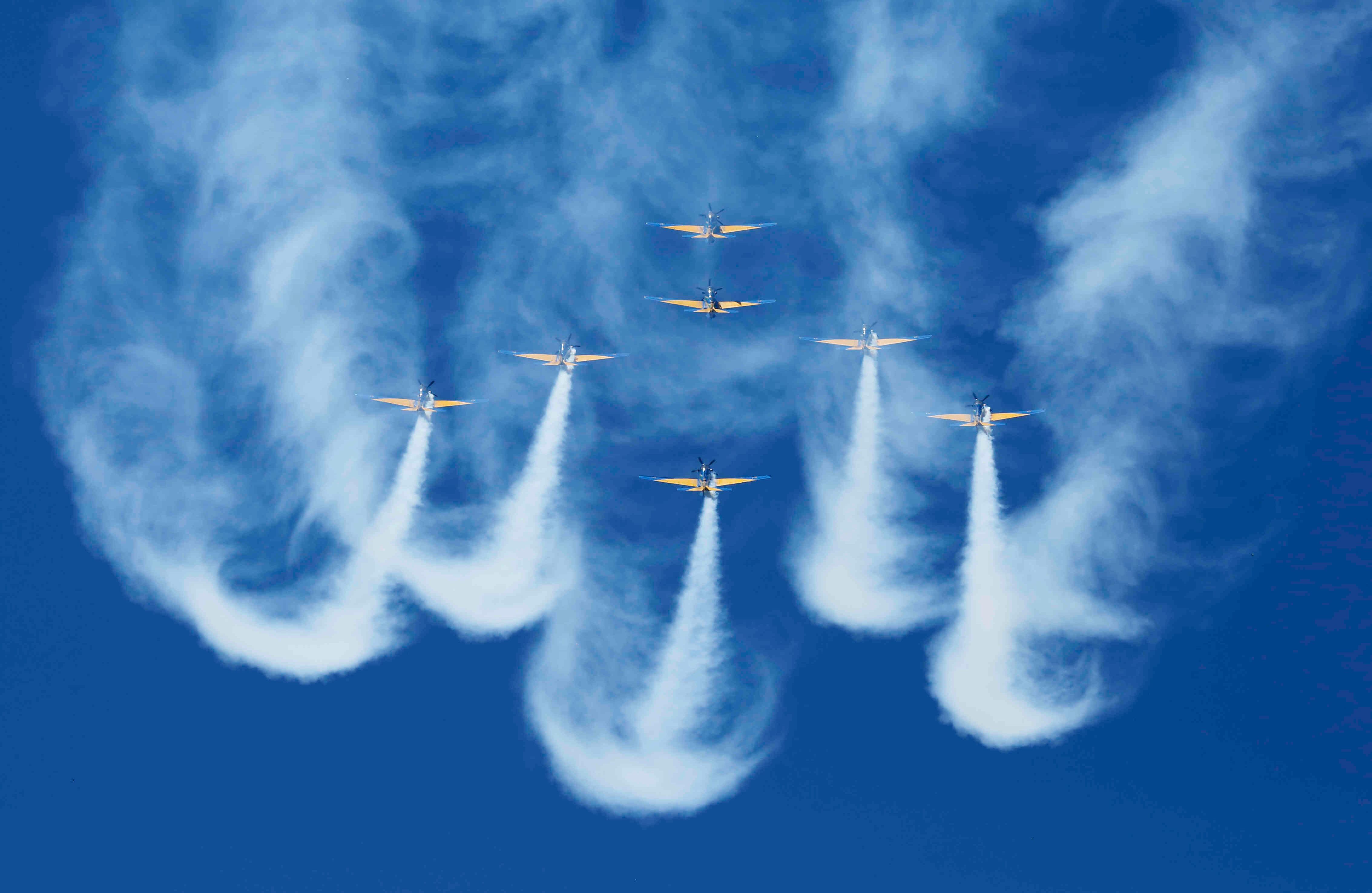  El 13 de julio pilotos de la Fuerza Aérea Colombiana, Brasileña y Estadounidense realizan acrobacias aéreas durante el festival aéreo F-Air Colombia 2017 en el aeropuerto Jose Maria Cordova en Rionegro, Antioquia, Colombia. Foto: Daniel Reina Romero / SEMANA
