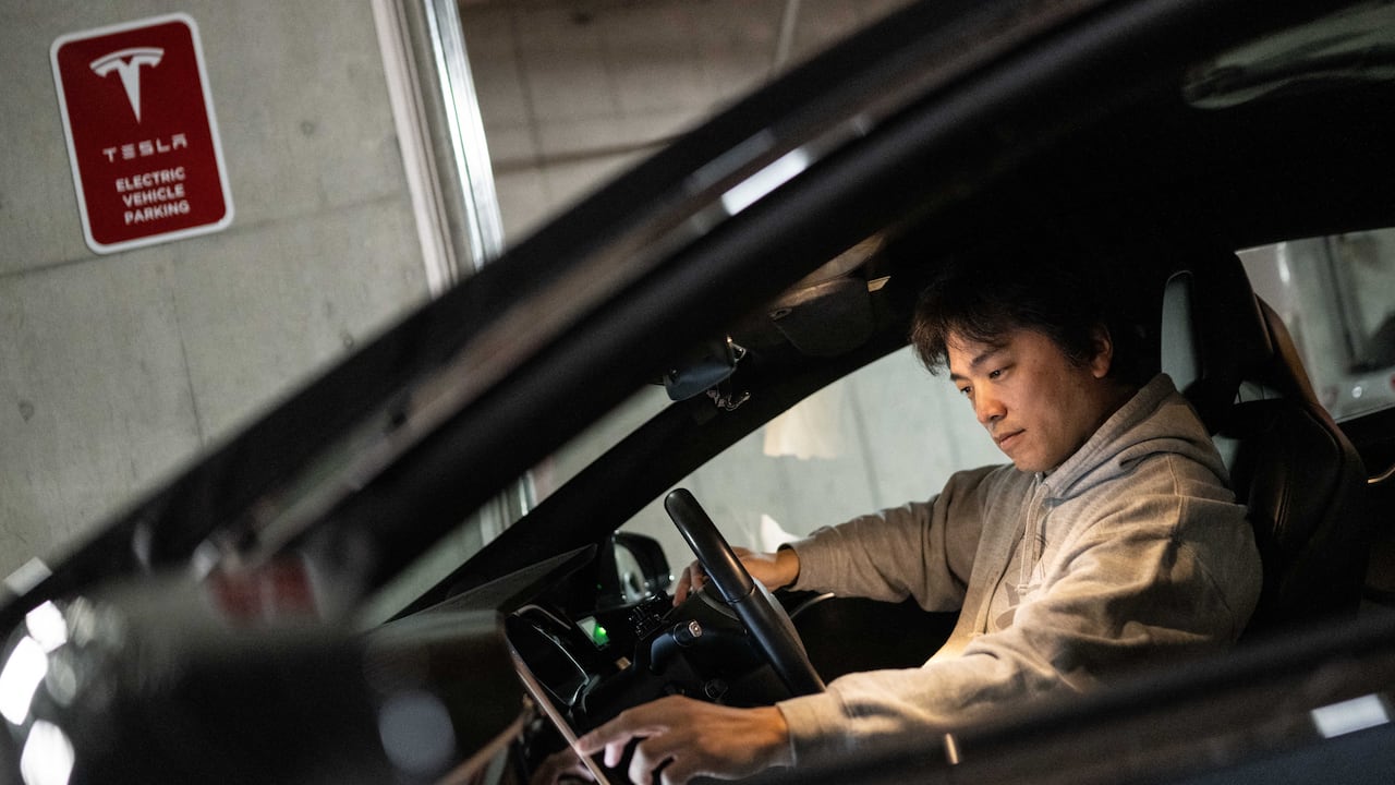 Los alemanes parecen no estar muy felices con los carros eléctricos y la transición.