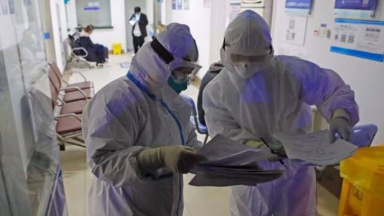 "Tenemos algunas unidades asistenciales bajo un estrés cercano al límite", reconoció en rueda de prensa el director de emergencias sanitarias Fernando Simón.