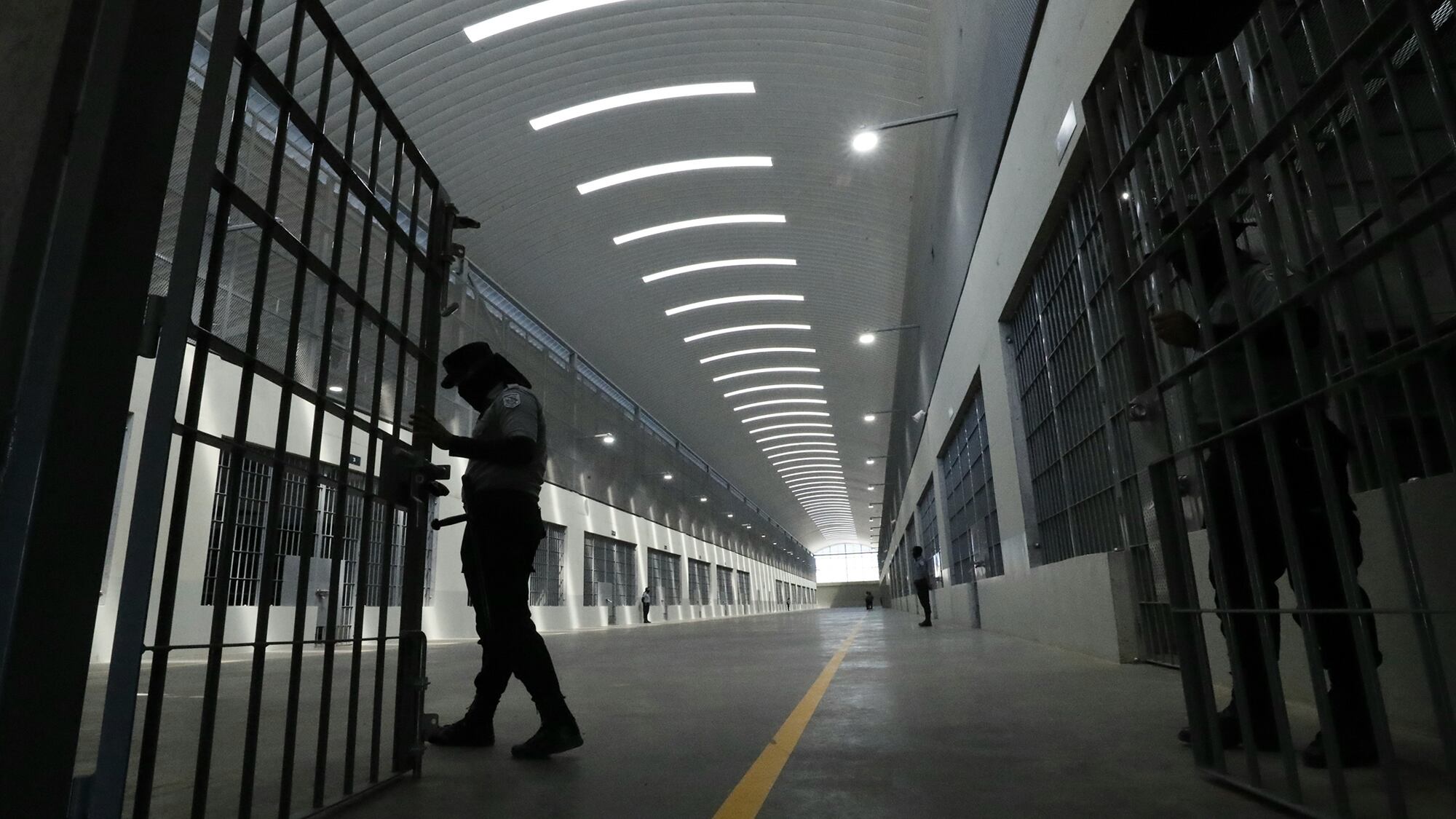 Centro de Confinamiento del Terrorismo" (CECOT)