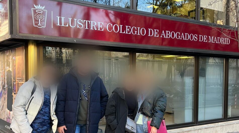 Colombianos que viajaron a España a atestiguar el ducado del paisa.