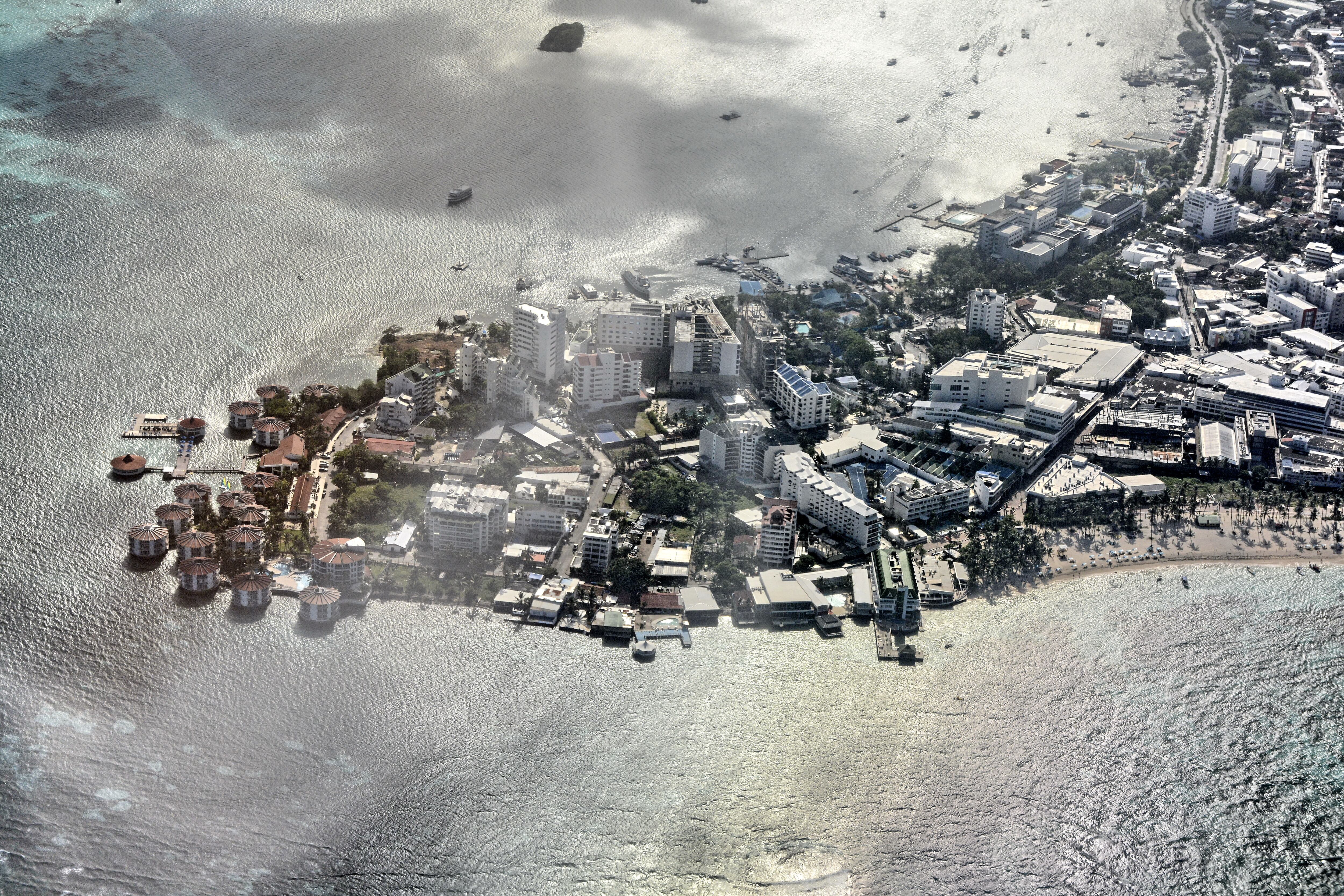 El destino del mar territorial colombiano en el occidente del Caribe fue definido por la Corte Internacional de Justicia, en respuesta a la demanda presentada por Nicaragua sobre la delimitación de la plataforma continental, en la cual la Corte de La Haya falló a favor de Colombia.