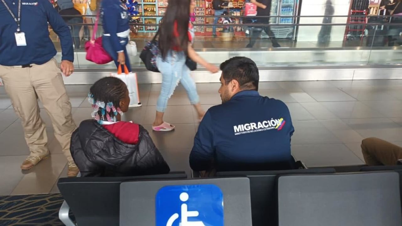 Los menores fueron abandonados por sus papás en la terminal aérea.