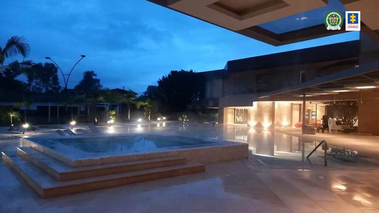 Los Ferrari y otros lujosos bienes que incautó la Fiscalía a alias Falcón, un narco del Clan del Golfo