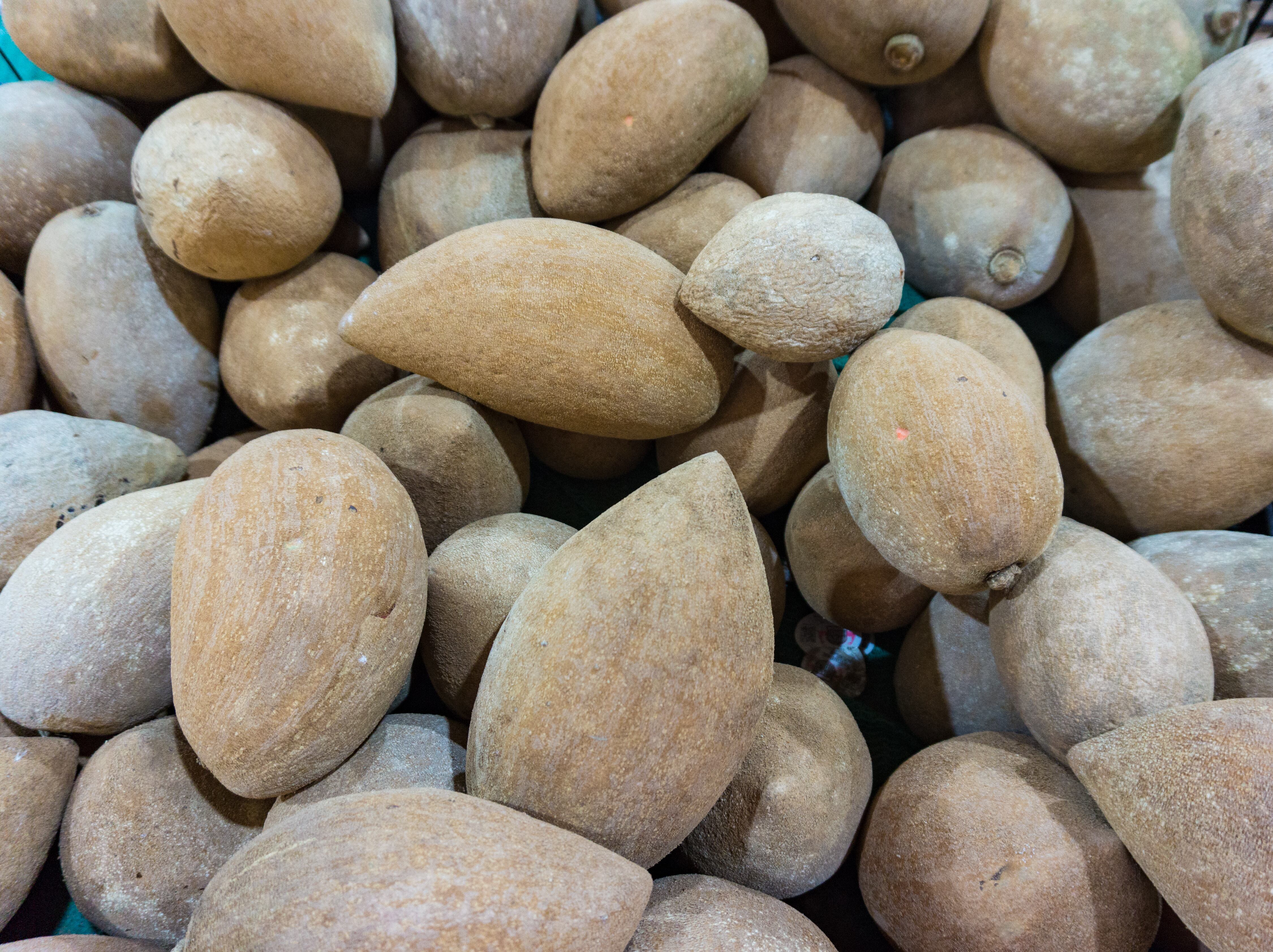 Este alimento contiene casi un 80 % de agua, lo cual la hace hidratante y diurética.