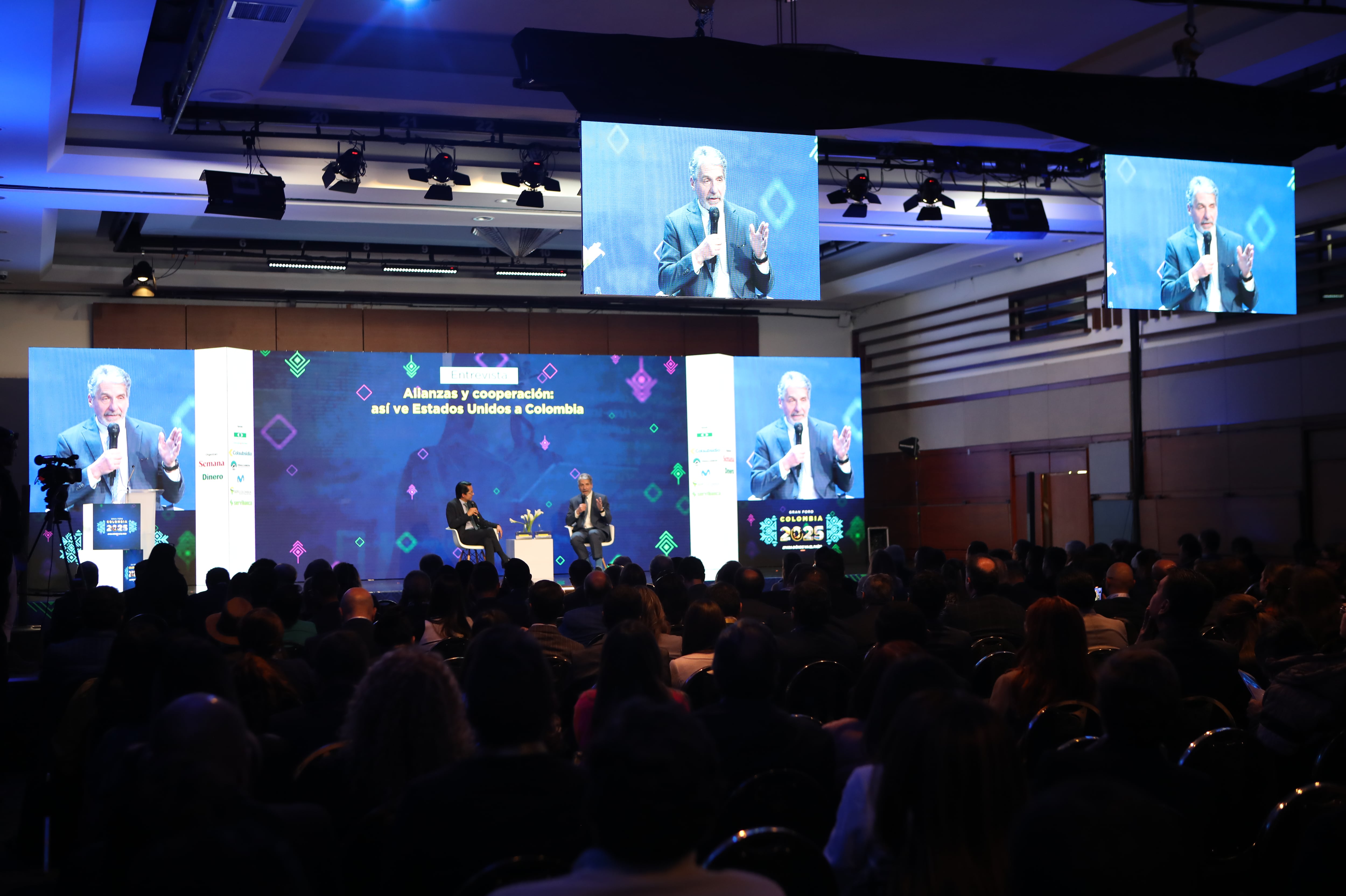 Gran Foro Colombia - panorámica general - entrevista Kevin Whitacker