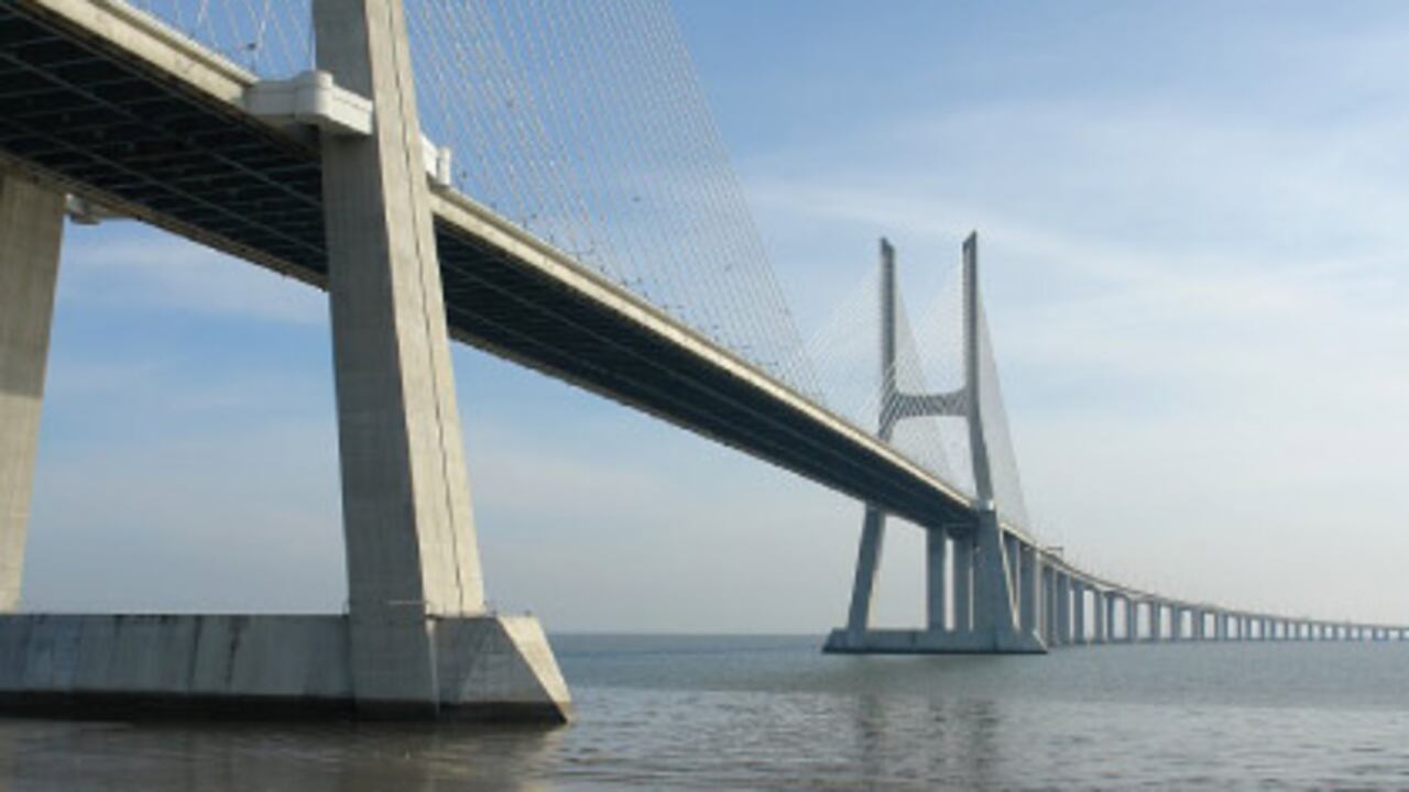 Las firmas interesadas en la Ruta del Sol han participado en importantes obras como la ampliación del Canal de Panamá y otros proyectos en Portugal, Brasil, Estados Unidos, Italia y Argentina