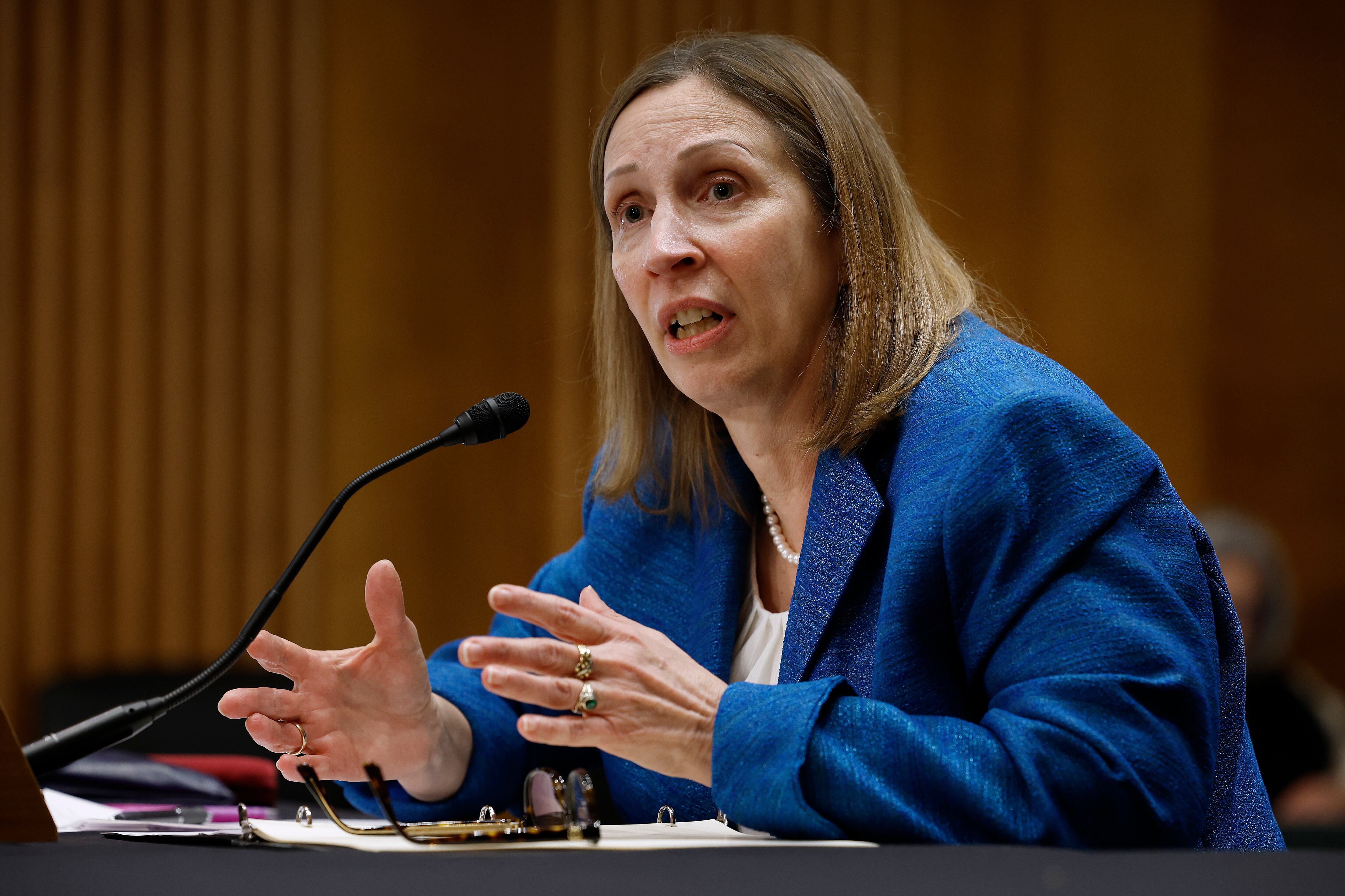 La embajadora de EE. UU. en Armenia, Lynne Tracy, testifica ante el Comité de Relaciones Exteriores del Senado durante su audiencia de confirmación para ser la próxima embajadora en Rusia en el edificio de oficinas del Senado Dirksen en Capitol Hill el 30 de noviembre de 2022 en Washington, DC.