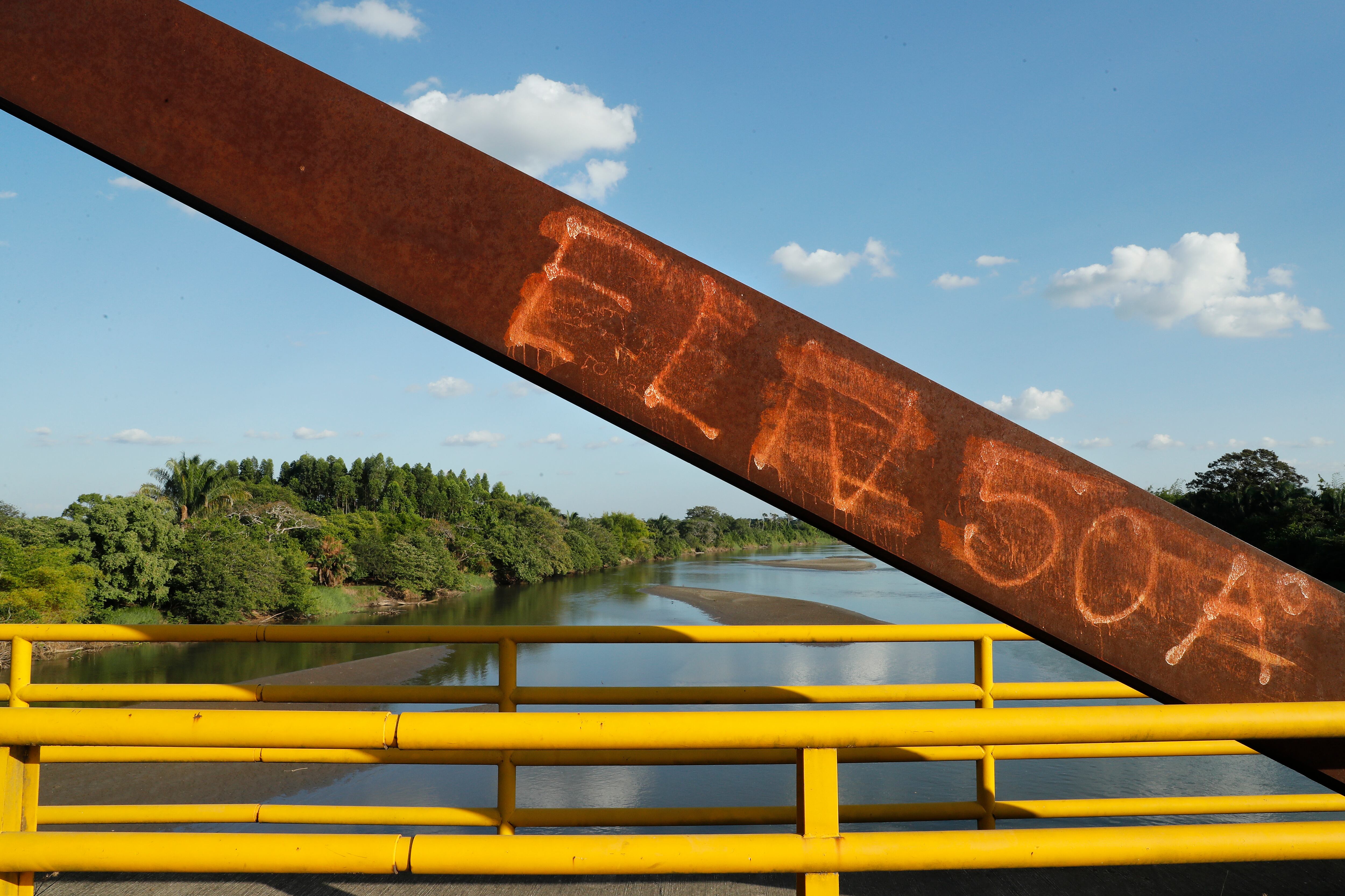 Rio Casanare vía Hato Corozal a Tame grafiti ELN
Arauca enero 6 del 2022
Foto Guillermo Torres / Semana