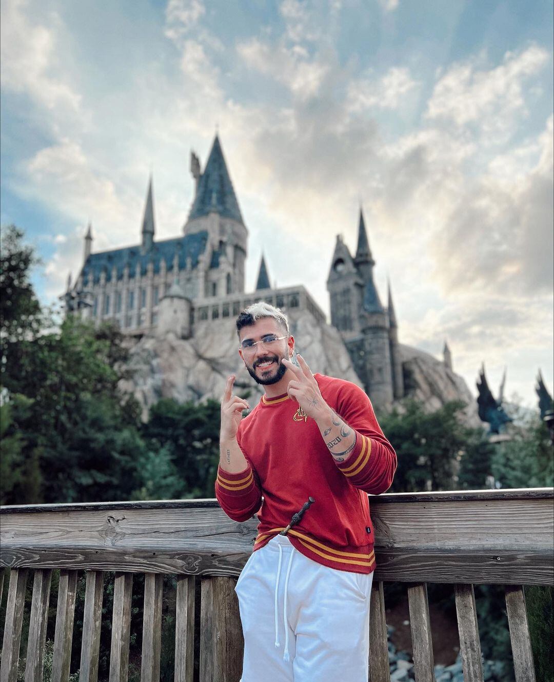 El artista está aprovechando sus vacaciones para dar atisbos de sus nuevas canciones. Foto: Instagram @juanduque.