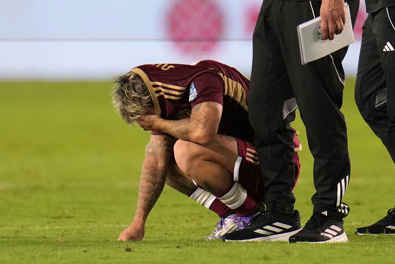 Venezuela's Yeferson Soteldo reacts after his team's lost against Colombia during a World Cup 2026 qualifying soccer match in Maturin, Venezuela, Tuesday, Sept. 9, 2025. (AP Photo/Ariana Cubillos)