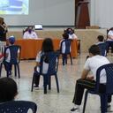 Se recomienda que niños y jóvenes que convivan con personas mayores de 80 años no asistan bajo este modelo.