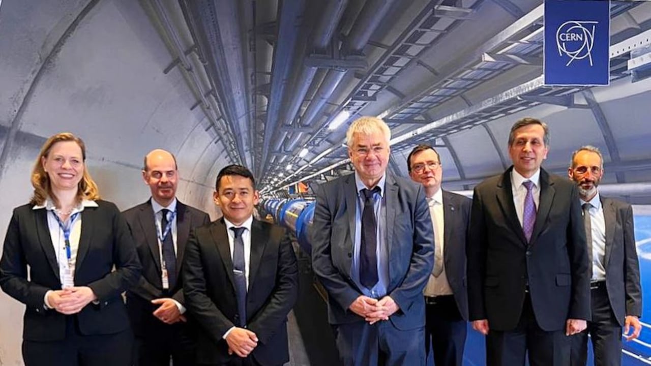Minciencias firma acuerdo para ampliar participación de investigadores colombianos en el CERN.