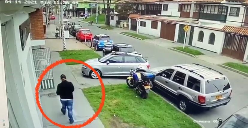 Ladrón muerto en intento de atraco a expolicía en el sur de Bogotá aparece en decenas de robos en la capital. Así quedó en los videos