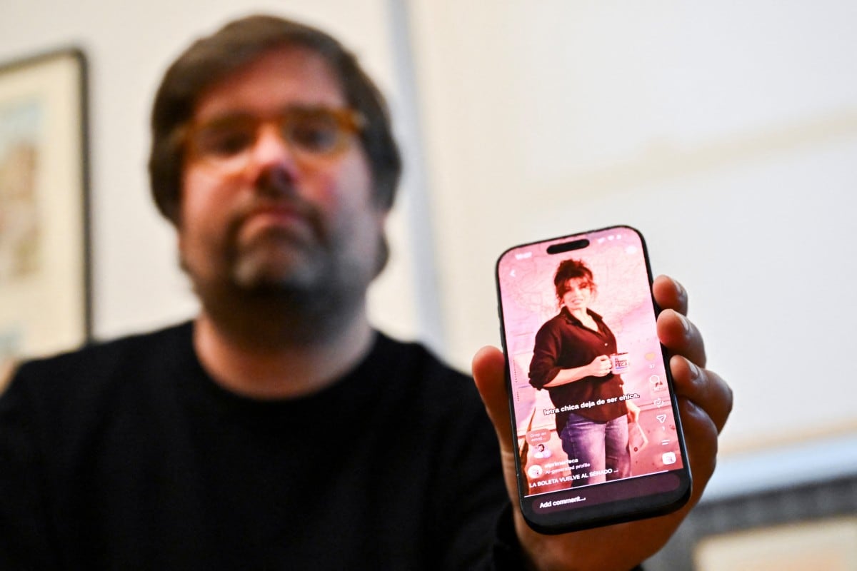 Siri asegura que cualquiera puede revisar cómo la inteligencia artificial toma decisiones editoriales