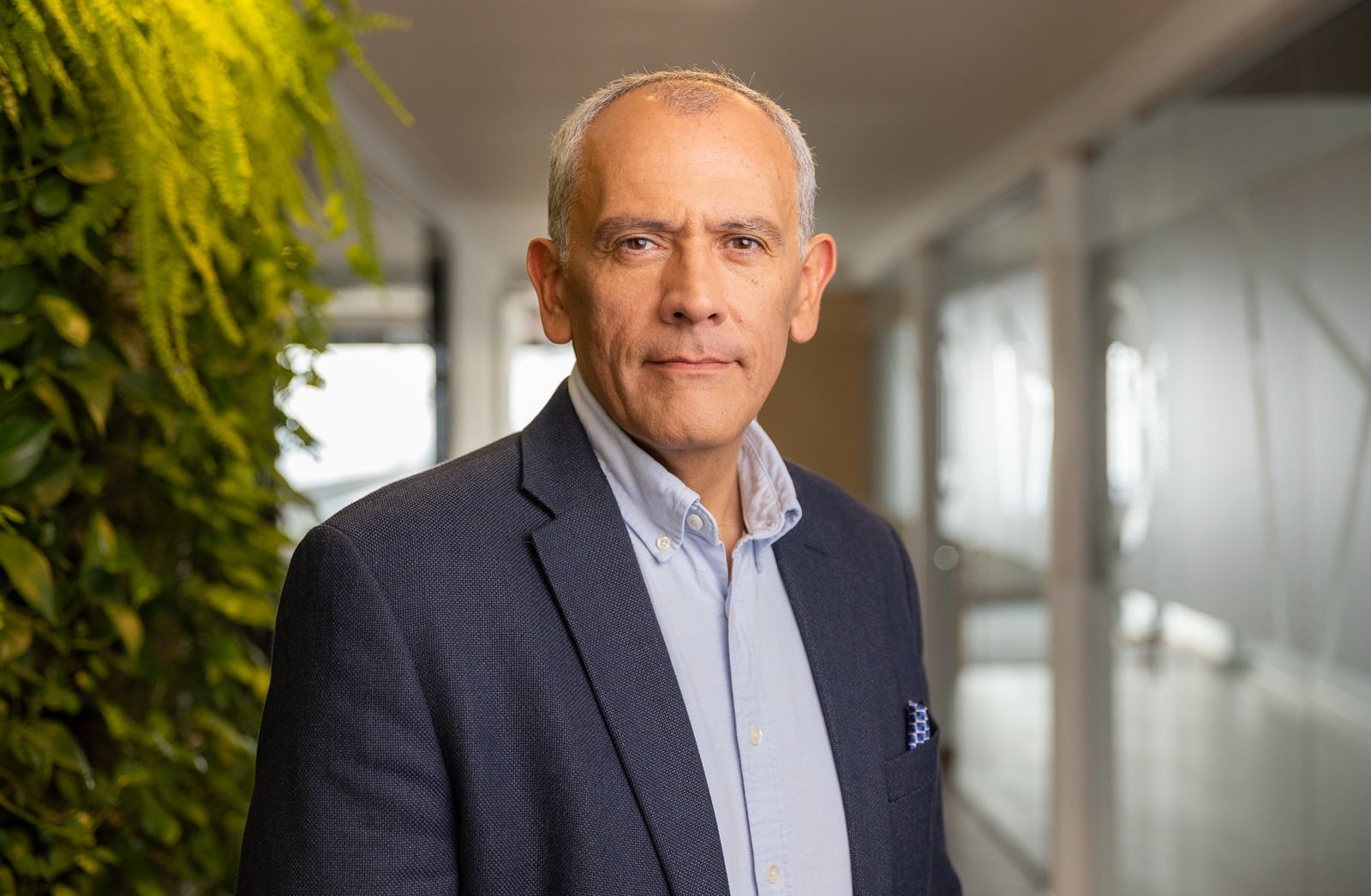 Con más de 25 años de trayectoria internacional en la industria aseguradora y un profundo conocimiento del mercado colombiano, asume nuevamente la dirección de la filial.