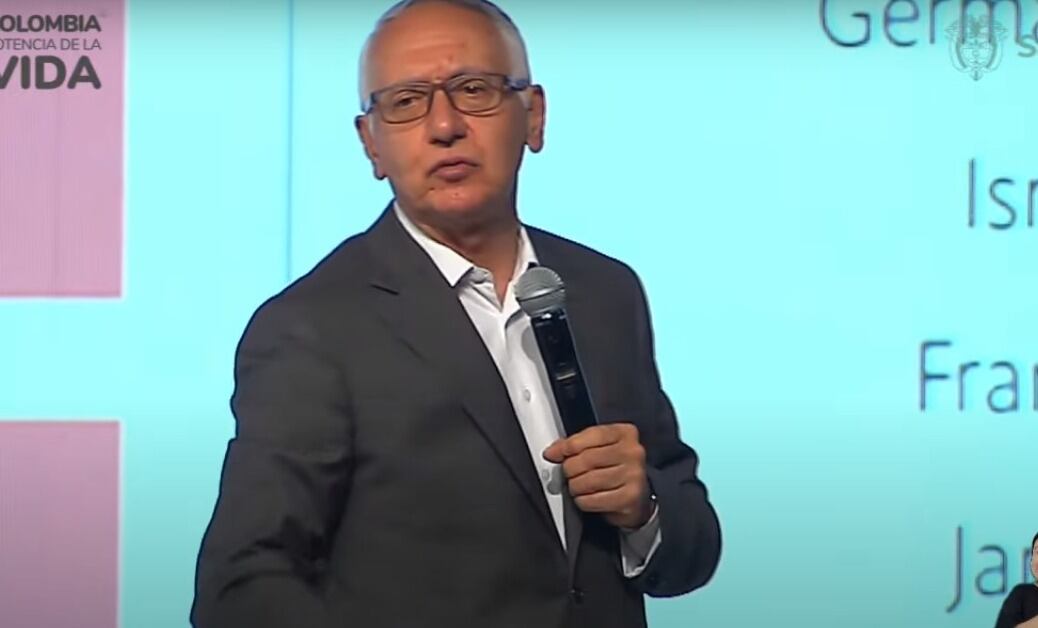 el ministro de Salud Guillermo Alfonso Jaramillo, habló de diferentes temas que competen a la salud