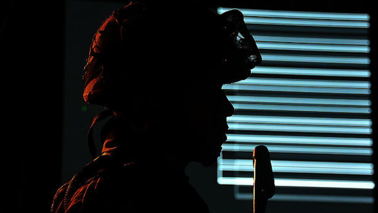 De lo que sí están seguros los conocedores del manejo de este tipo de información es que la orden no se dio a través de un celular.