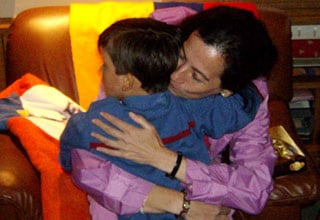 El reencuentro entre Clara Rojas y Emmanuel.