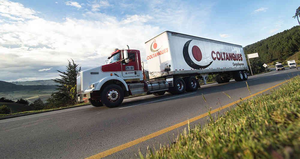 Coltanques y Envía, las compañías que mueven al país.