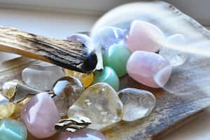 El palo santo puede ser la llave que abre la puerta hacia la abundancia que buscan.