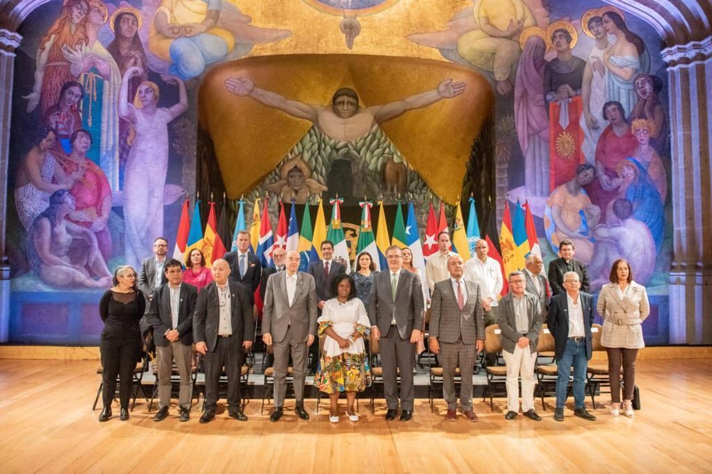 Delegaciones de paz del Gobierno y ELN en el cierre del segundo ciclo.