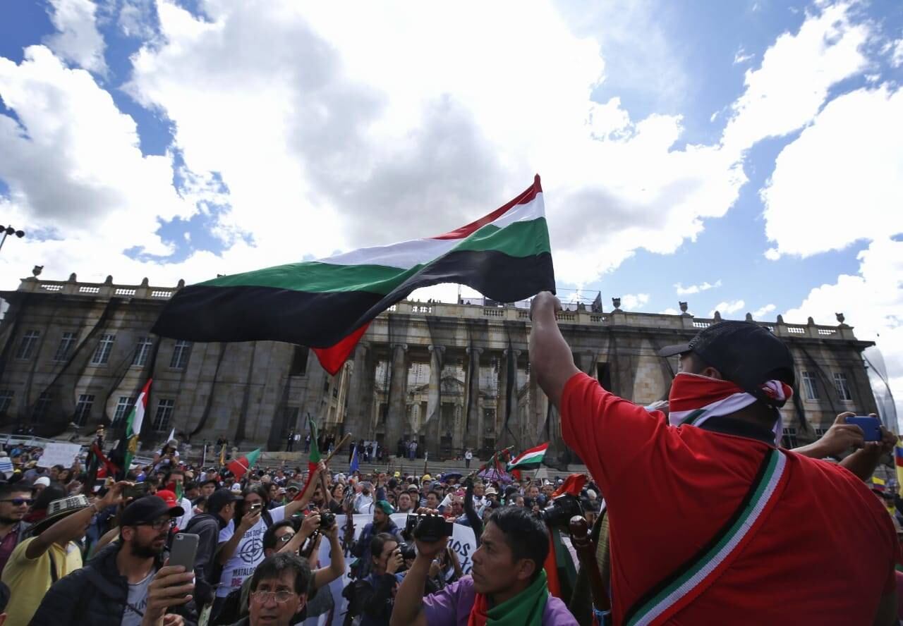 Hasta la Plaza de Bolívar marcharon los miembros de la Guardia Indígena para hacer sentir sus reclamos. Foto: Guillermo Torres
