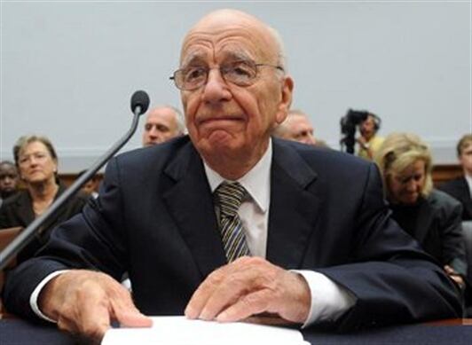 Rupert Murdoch hizo frente al escándalo que se desató en Londres por las escuchas del diario News of the World.