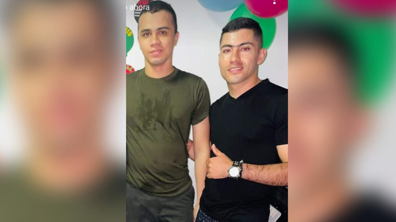 Los patrulleros fueron identificados como Johan Pareja Carrasquilla, de 24 años y Duver Jaramillo Gallo, de 25 años.