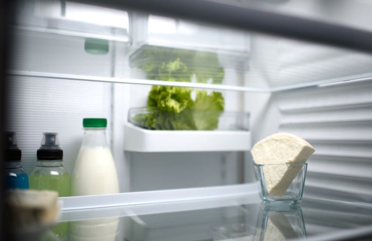 Así se deben guardar los quesos en la nevera.