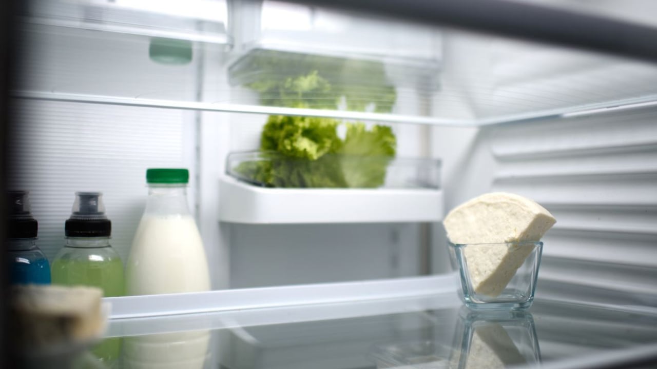 Así se deben guardar los quesos en la nevera.