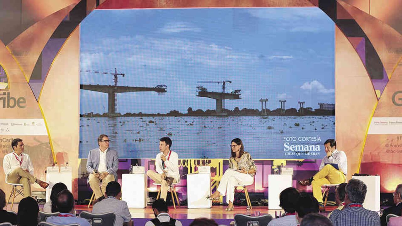 En el panel 'Inversión en Infraestructura, el camino hacia el desarrollo regional' participó la ministra de Transporte, Ángela Orozco.